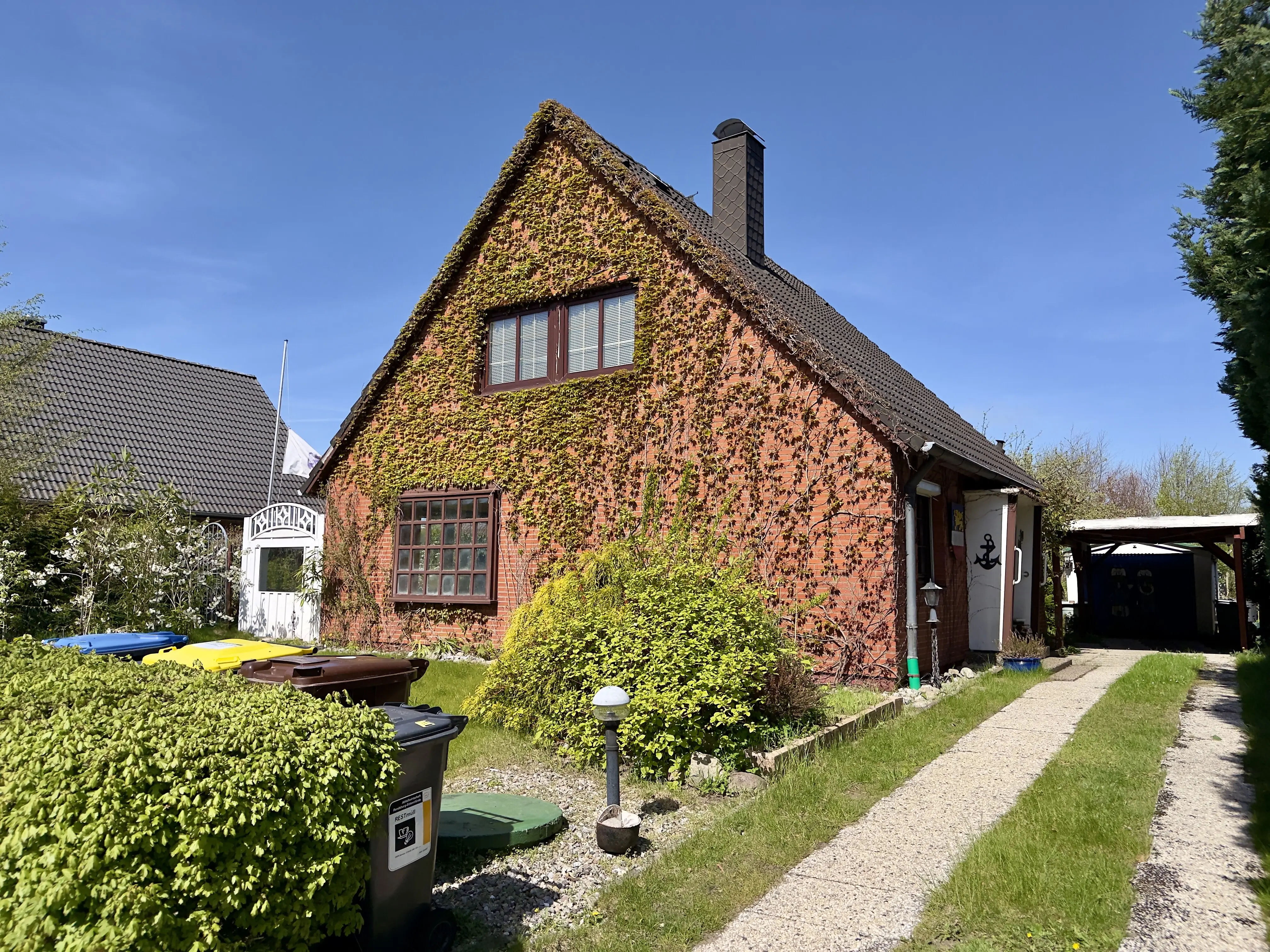 Familientraum mit idyllischem Grundstück! Renovierungsbedürftiges EFH mit Terrasse und Garten
