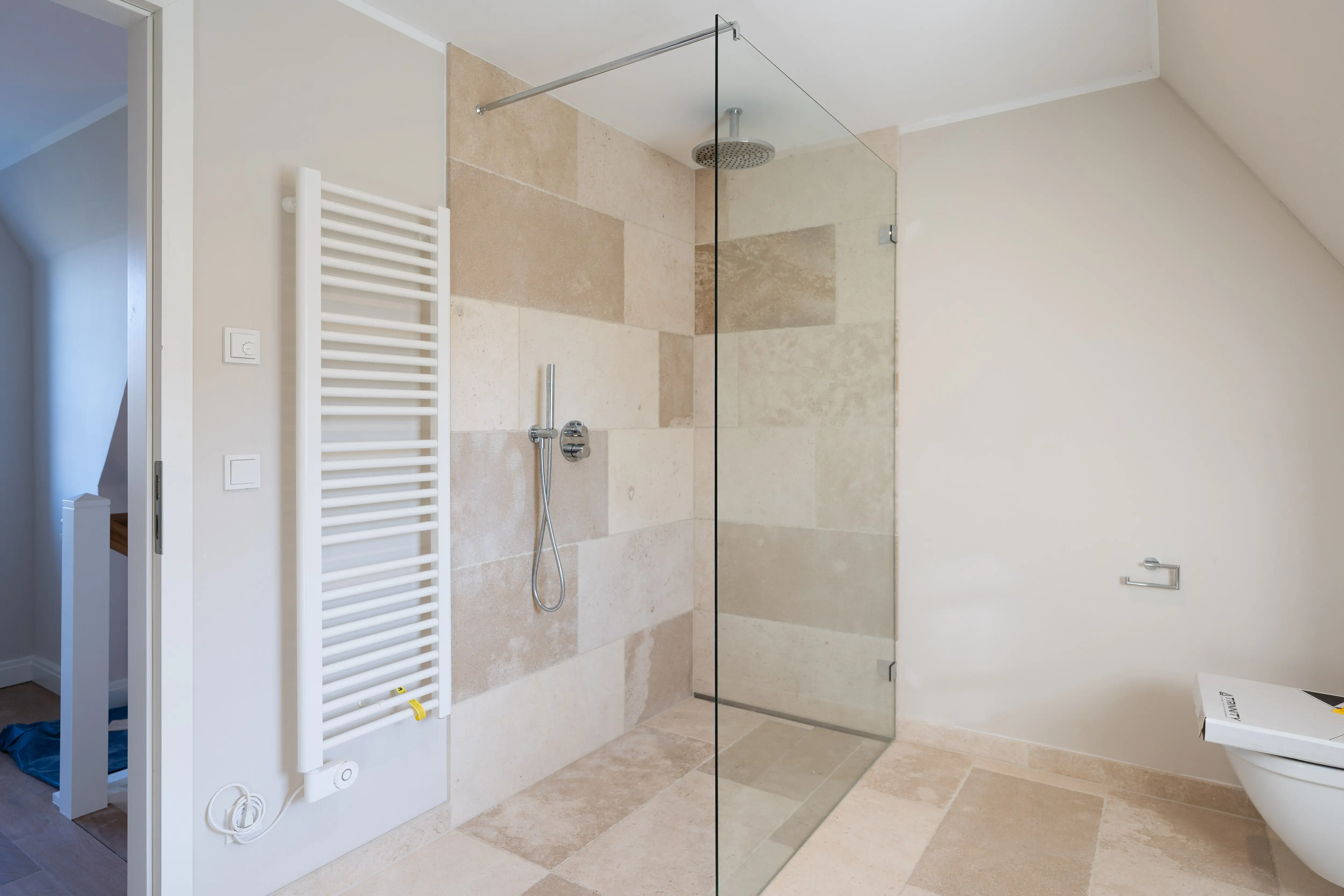 Hochwertig ausgestattete Neubau-Doppelhaushälfte unter Reet in Wenningstedt