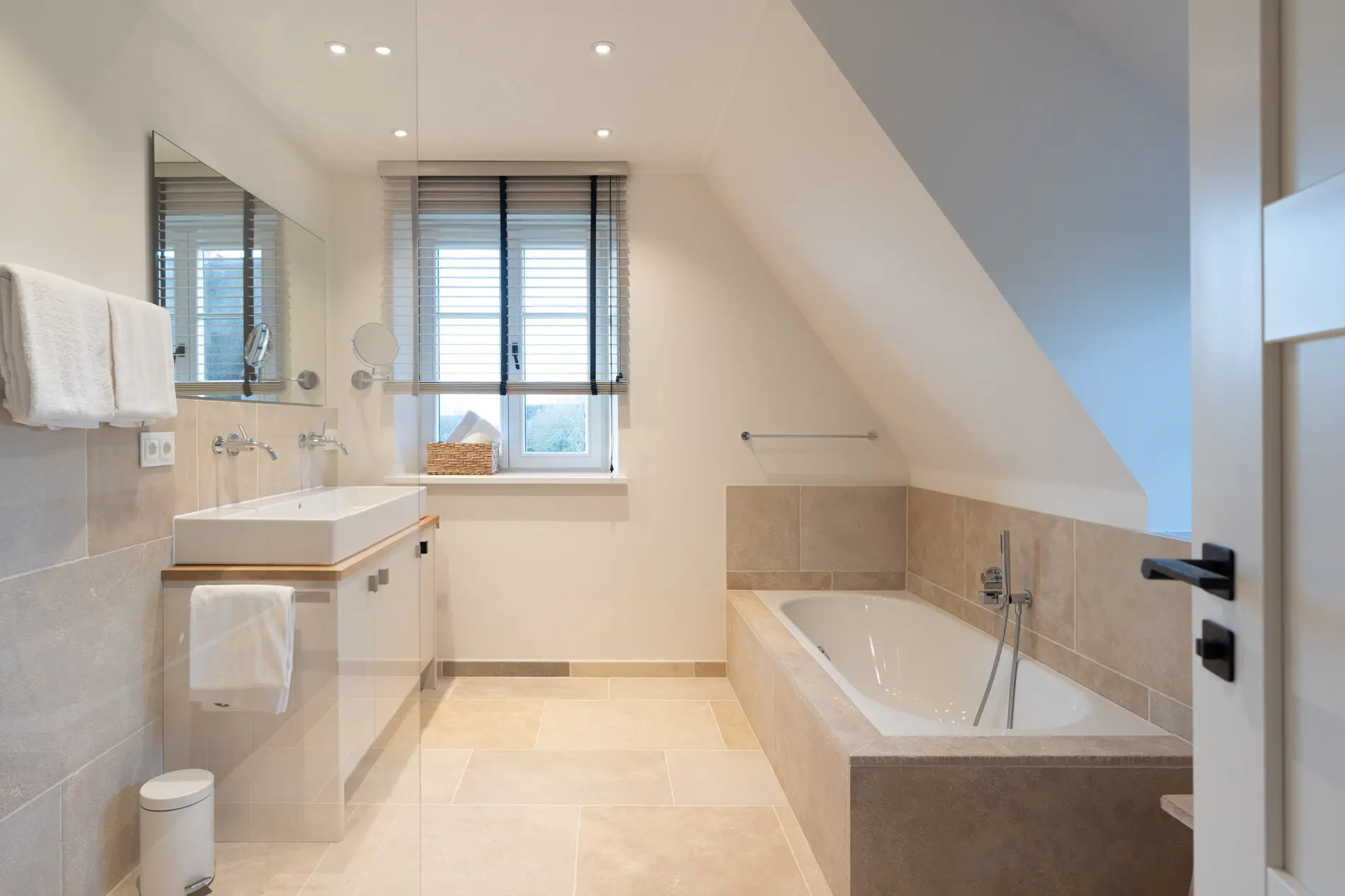 Exklusives Wohnen auf Sylt! Luxuriöse Doppelhaushälfte in Archsum zur Miete