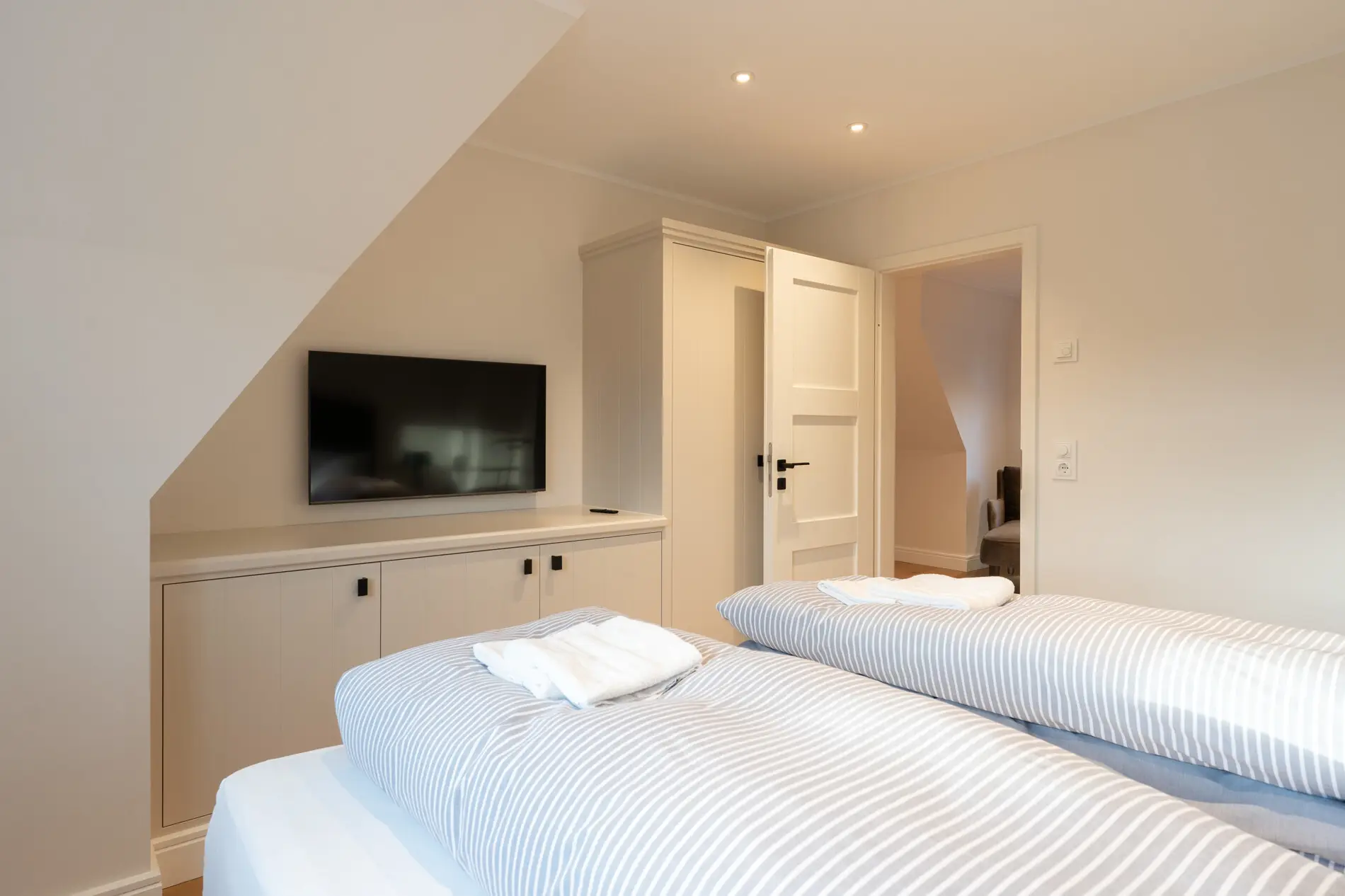 Exklusives Wohnen auf Sylt! Luxuriöse Doppelhaushälfte in Archsum zur Miete